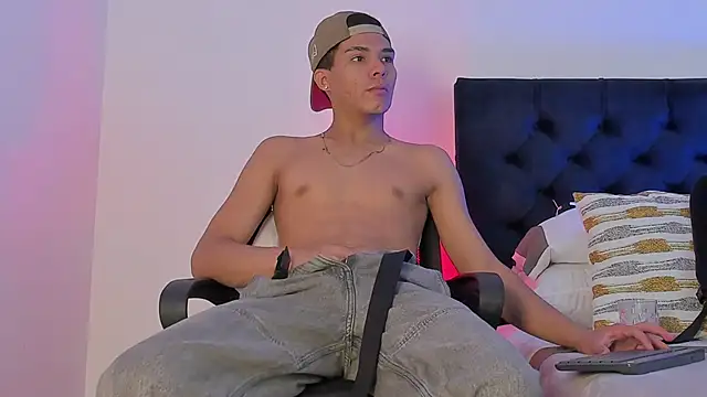 Snapshot of Marcus_Moreno chatting on February 21, 2026, 6:32 pm Marcus Moreno online show from February 21, 2026, 6:32 pm