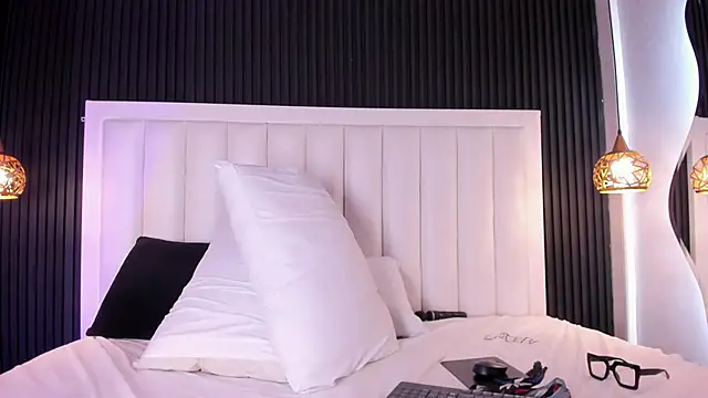 Snapshot of PandoraMiller chatting on April 15, 2026, 7:58 pm PandoraMiller online show from April 15, 2026, 7:58 pm