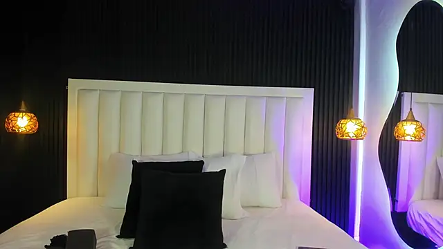 Snapshot of PandoraMiller chatting on March 3, 2026, 5:09 pm PandoraMiller online show from March 3, 2026, 5:09 pm