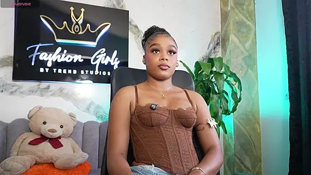 Snapshot of LilyPrice chatting on January 13, 2026, 10:13 pm LilyPrice online show from January 13, 2026, 10:13 pm