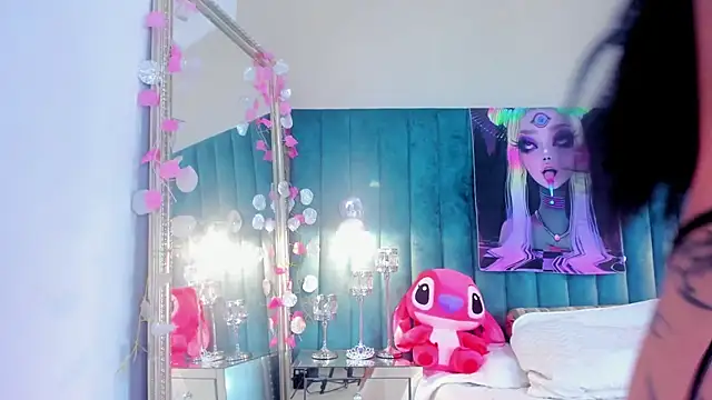 mia ellieth online show from April 3, 2026, 8:43 am