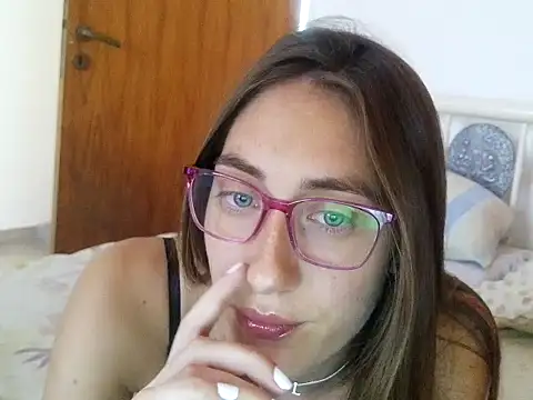 Noracherry online show from February 7, 2026, 5:43 pm