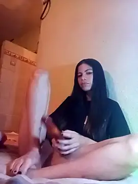 Chiquitoperopeligroso4 online show from February 7, 2026, 4:09 am