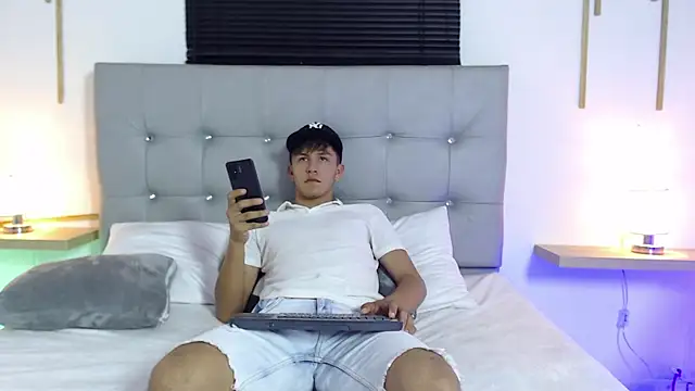 Snapshot of johnny_blake_ chatting on January 18, 2026, 4:27 am johnny blake online show from January 18, 2026, 4:27 am