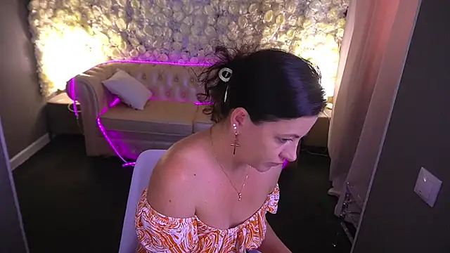 Snapshot of Dafni_Monn chatting on June 29, 2026, 9:27 am Dafni Monn online show from June 29, 2026, 9:27 am