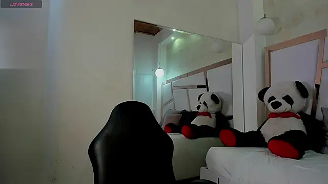 tatikanyx online show from June 20, 2026, 8:14 pm