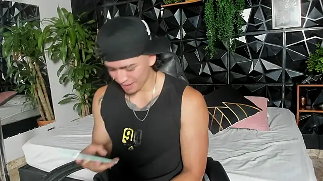Snapshot of elliot_colton chatting on May 11, 2026, 8:17 pm elliot colton online show from May 11, 2026, 8:17 pm