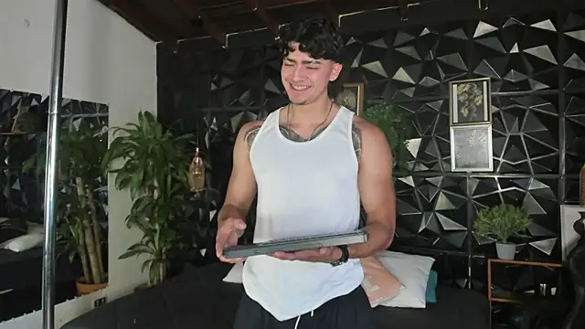 Snapshot of elliot_colton chatting on May 24, 2026, 2:28 pm elliot colton online show from May 24, 2026, 2:28 pm