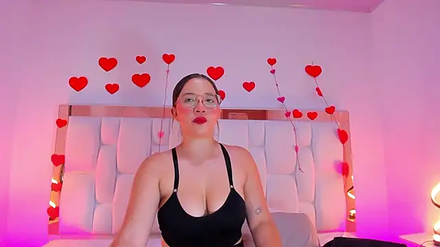 Snapshot of AliciaWhite_nt chatting on March 3, 2026, 12:39 am AliciaWhite nt online show from March 3, 2026, 12:39 am