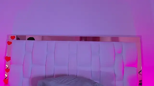 Snapshot of AliciaWhite_nt chatting on April 10, 2026, 12:39 am AliciaWhite nt online show from April 10, 2026, 12:39 am