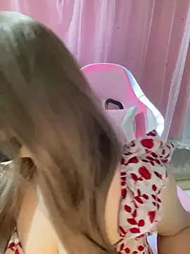 Snapshot of -Violet-t chatting on May 5, 2026, 1:14 pm -Violet-t online show from May 5, 2026, 1:14 pm