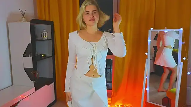 Snapshot of goldensweetgirl chatting on January 8, 2026, 2:34 pm goldensweetgirl online show from January 8, 2026, 2:34 pm