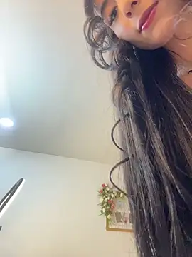 IvonneOwen online show from May 28, 2026, 3:25 am