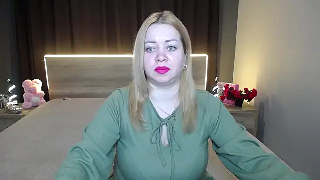 OliviaVerr online show from February 18, 2026, 1:18 pm