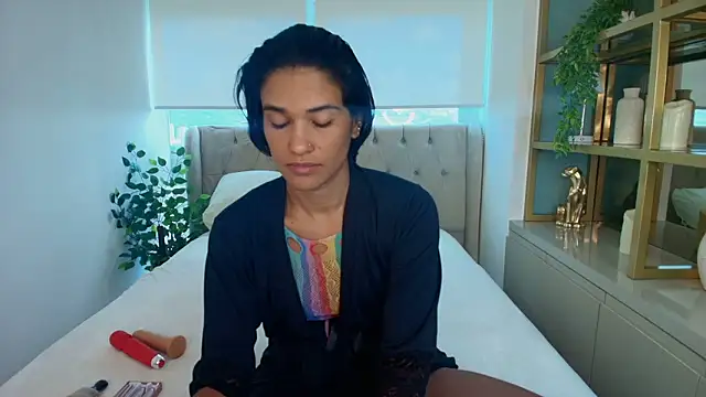 Snapshot of Maxine_Spencer chatting on February 6, 2026, 7:43 pm Maxine Spencer online show from February 6, 2026, 7:43 pm