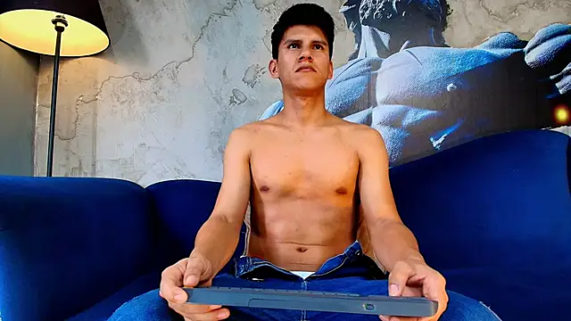 Snapshot of Atlas_desire chatting on February 12, 2026, 7:24 pm Atlas desire online show from February 12, 2026, 7:24 pm