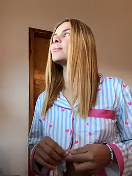 ariannaconnor  online show from July 15, 2026, 10:39 pm