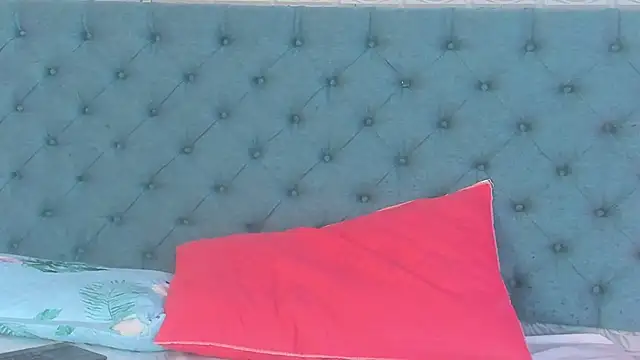 TinyRosee online show from February 26, 2026, 7:25 pm