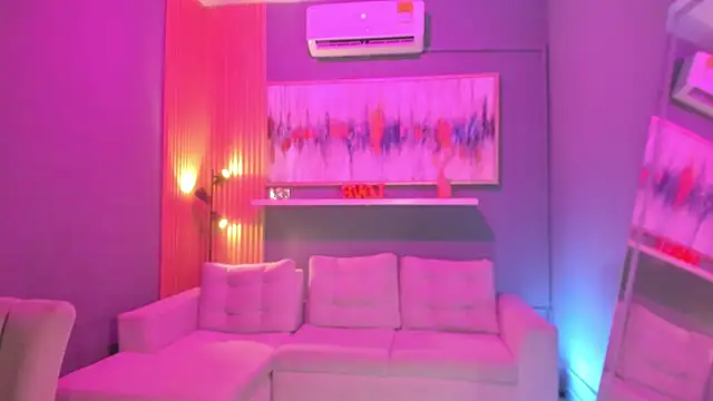 Snapshot of lilian_vergara chatting on February 23, 2026, 7:47 pm lilian vergara online show from February 23, 2026, 7:47 pm