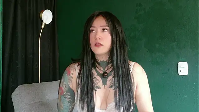 sarahe9769 online show from May 21, 2026, 7:44 pm