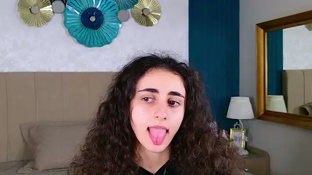 Snapshot of Susan_Fors chatting on March 17, 2026, 6:27 am Susan Fors online show from March 17, 2026, 6:27 am