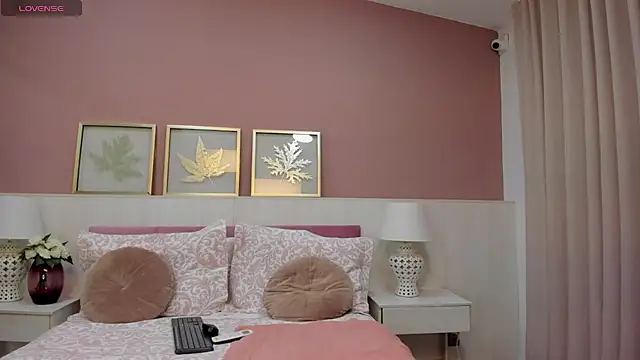 Laila-Stone online show from January 9, 2026, 11:50 am