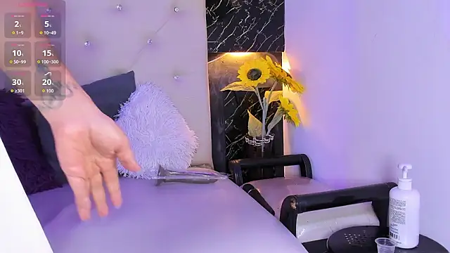 Snapshot of Renata_blue chatting on March 18, 2026, 9:48 pm Renata blue online show from March 18, 2026, 9:48 pm