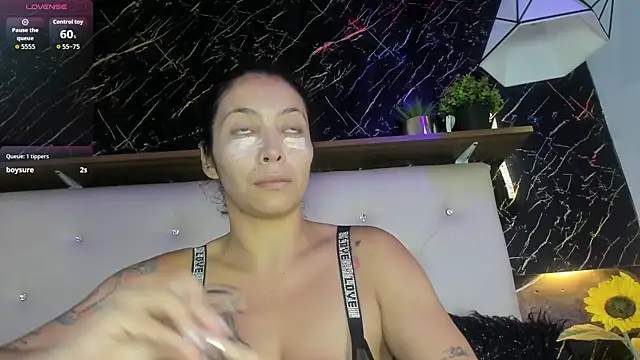 Snapshot of Renata_blue chatting on April 9, 2026, 9:54 pm Renata blue online show from April 9, 2026, 9:54 pm