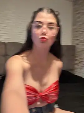 moon0626 online show from April 28, 2026, 2:27 am