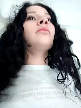 Snapshot of mmelit4 chatting on February 8, 2026, 5:10 pm mmelit4 online show from February 8, 2026, 5:10 pm