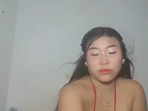 Zyeiii online show from May 25, 2026, 5:44 pm