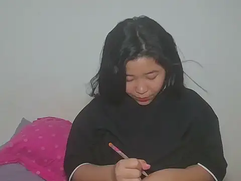 Zyeiii online show from March 1, 2026, 8:25 am