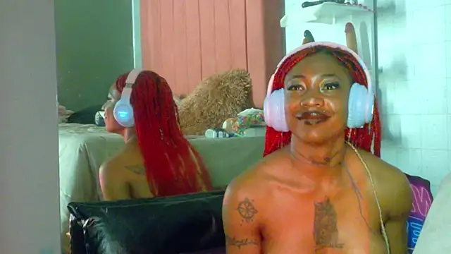 DaniaMarcell online show from May 9, 2026, 3:26 pm
