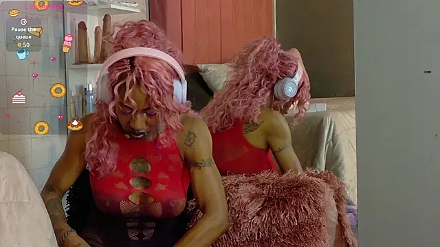 Snapshot of DaniaMarcell chatting on March 19, 2026, 6:35 am DaniaMarcell online show from March 19, 2026, 6:35 am