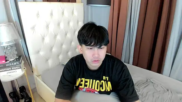 Snapshot of davincihugecock chatting on July 13, 2026, 6:29 pm davincihugecock online show from July 13, 2026, 6:29 pm