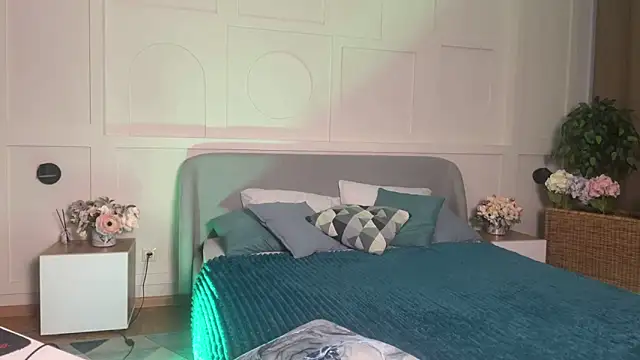  SilkyShadow  online show from March 28, 2026, 1:06 am