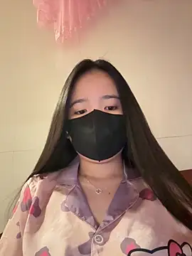 Snapshot of Gwen879 chatting on March 18, 2026, 12:03 am Gwen879 online show from March 18, 2026, 12:03 am