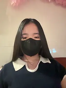 Snapshot of Gwen879 chatting on March 4, 2026, 12:29 am Gwen879 online show from March 4, 2026, 12:29 am