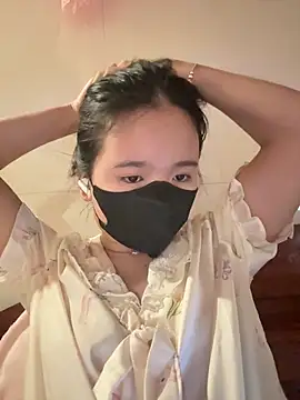 Snapshot of Gwen879 chatting on April 15, 2026, 12:38 am Gwen879 online show from April 15, 2026, 12:38 am