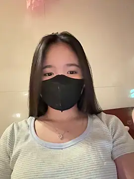 Snapshot of Gwen879 chatting on April 9, 2026, 2:02 am Gwen879 online show from April 9, 2026, 2:02 am