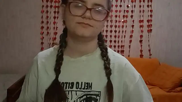 Snapshot of Miyabeee chatting on March 17, 2026, 7:22 am Miyabeee online show from March 17, 2026, 7:22 am