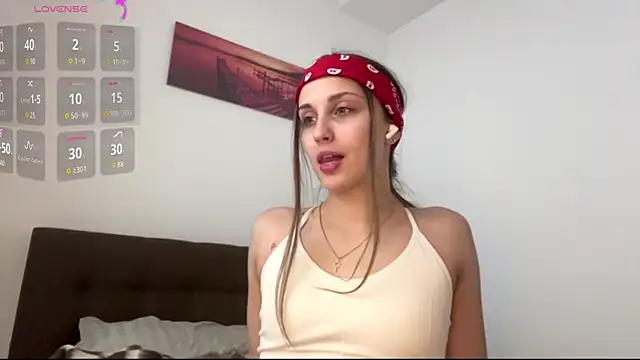 Snapshot of EvaRenard chatting on April 18, 2026, 7:58 pm EvaRenard online show from April 18, 2026, 7:58 pm