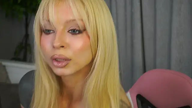 LanaReals online show from March 22, 2026, 6:48 am