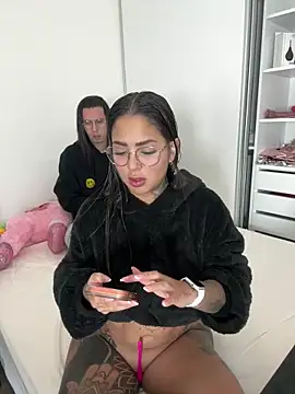 Snapshot of maferalvarexxx chatting on May 2, 2026, 11:32 pm maferalvarexxx online show from May 2, 2026, 11:32 pm