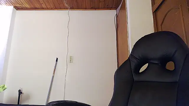 Snapshot of Shanel_Lozano chatting on April 16, 2026, 5:47 pm Shanel Lozano online show from April 16, 2026, 5:47 pm