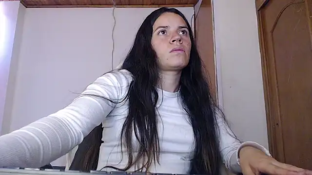 Snapshot of Shanel_Lozano chatting on April 21, 2026, 4:35 pm Shanel Lozano online show from April 21, 2026, 4:35 pm