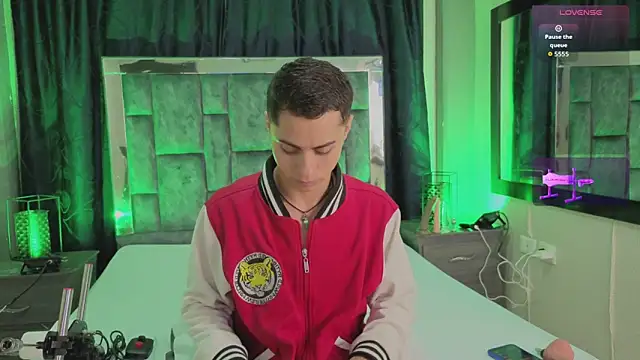 LeoMonnroe online show from March 5, 2026, 7:43 pm