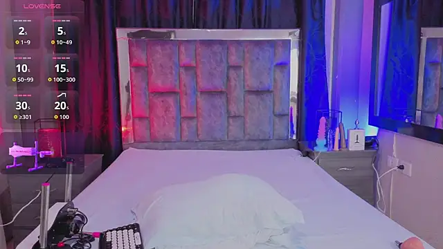 LeoMonnroe online show from April 8, 2026, 7:15 pm