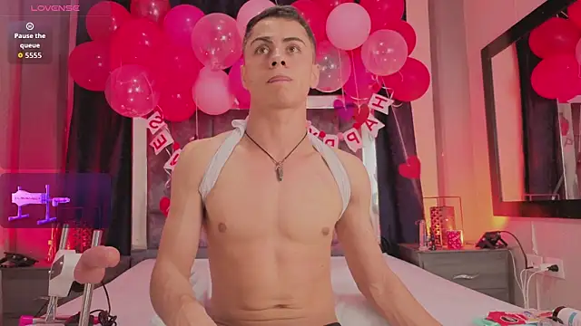 LeoMonnroe online show from February 17, 2026, 8:06 pm