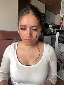 Veronica Wins  online show from April 13, 2026, 8:35 pm